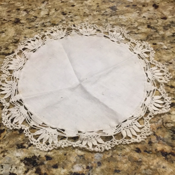 Antique handcrafted Doily with ornate trim close to 11” round amazing Condition! - Picture 2 of 8